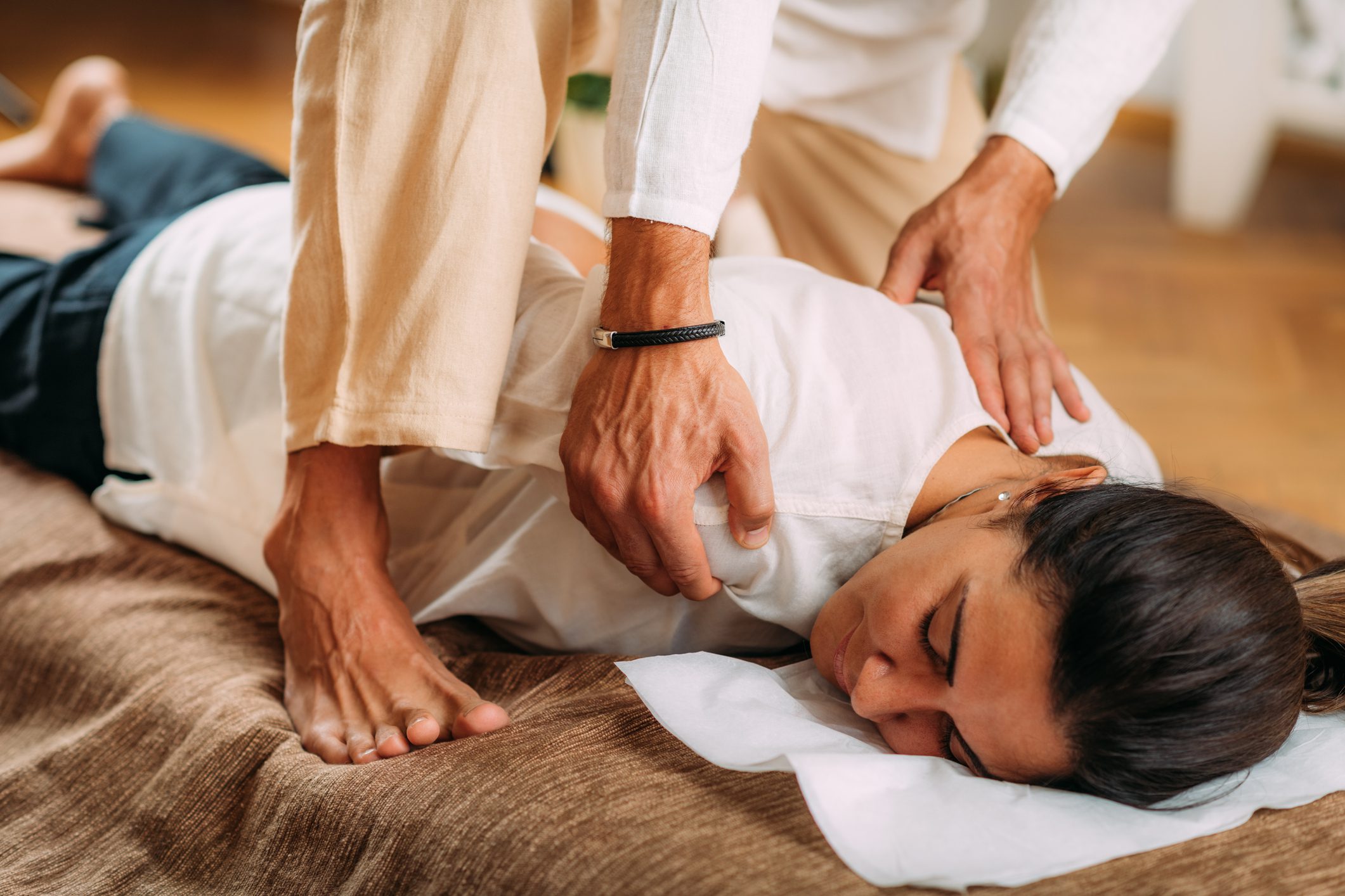 What Is a Shiatsu Massage How Does it Benefit You